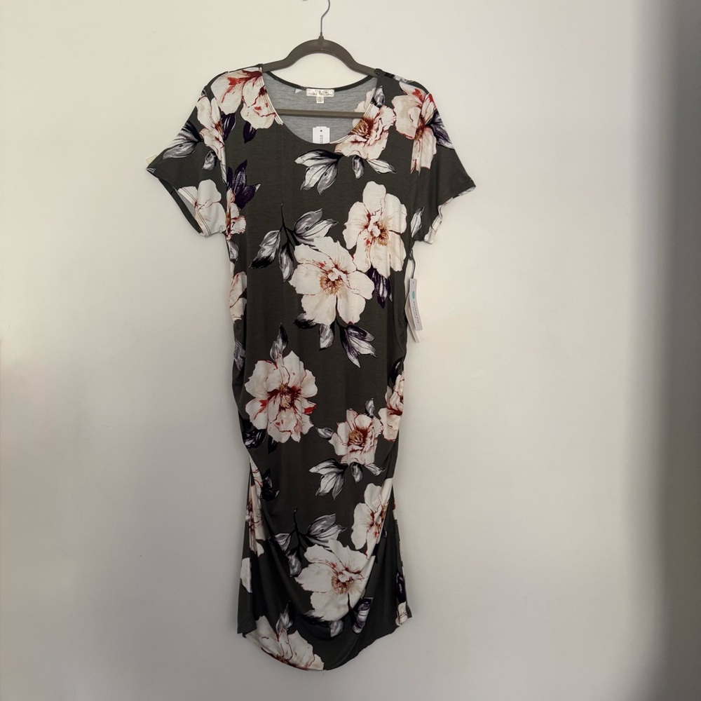XL Floral Maternity Dress with Short Sleeves Scoop-Neck - NWT